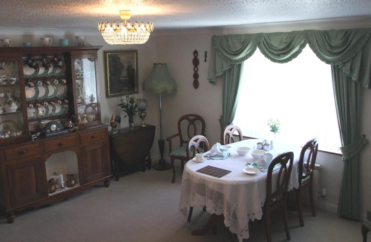 Bed and Breakfast Erw-Lon Farm Pontfaen Esterno foto
