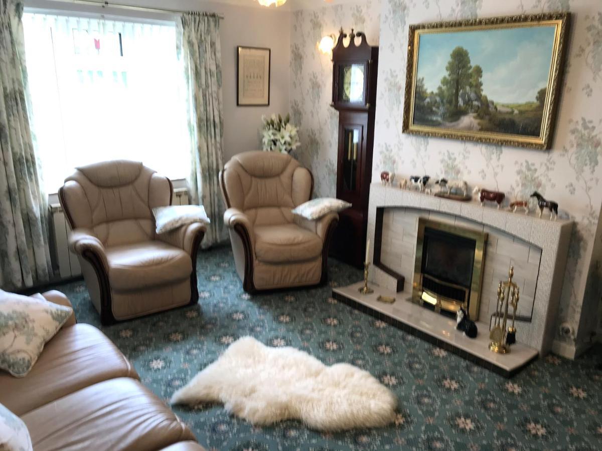 Bed and Breakfast Erw-Lon Farm Pontfaen Esterno foto