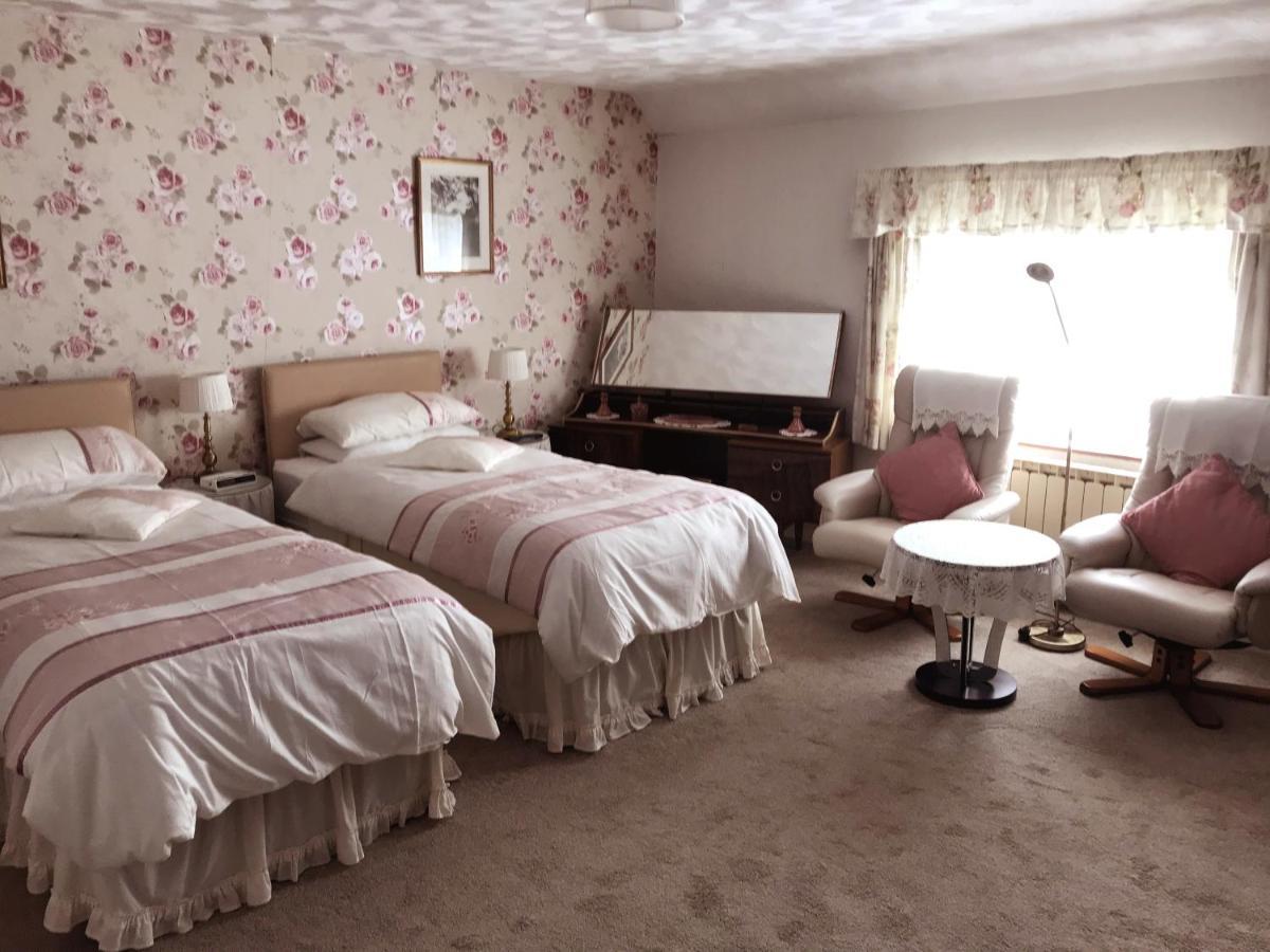 Bed and Breakfast Erw-Lon Farm Pontfaen Esterno foto