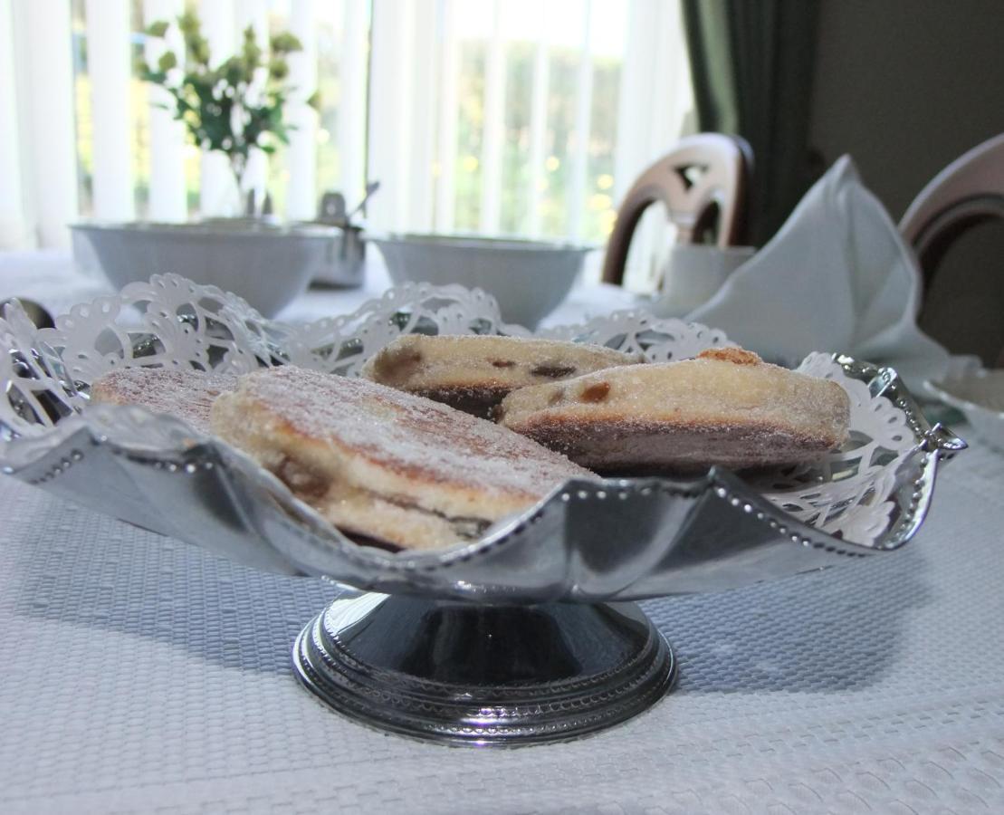 Bed and Breakfast Erw-Lon Farm Pontfaen Esterno foto