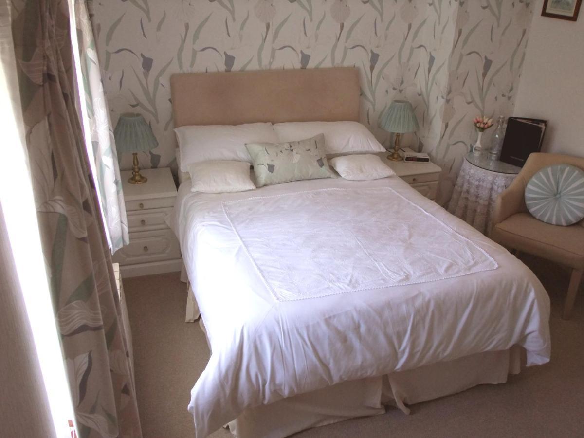 Bed and Breakfast Erw-Lon Farm Pontfaen Esterno foto